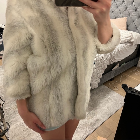 Elegant White Faux Fur Coat - Picture 3 of 6